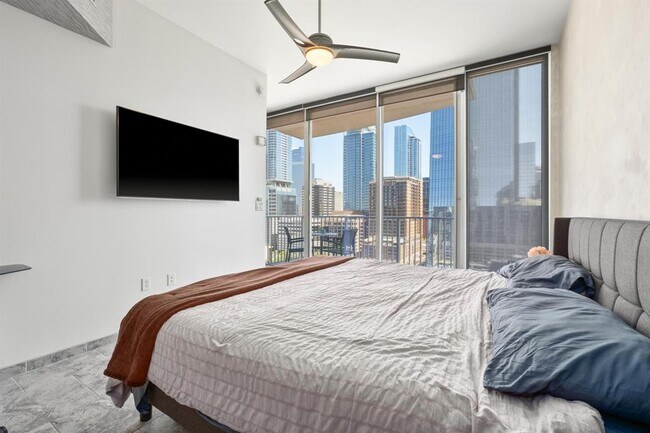 Building Photo - 360 Nueces St