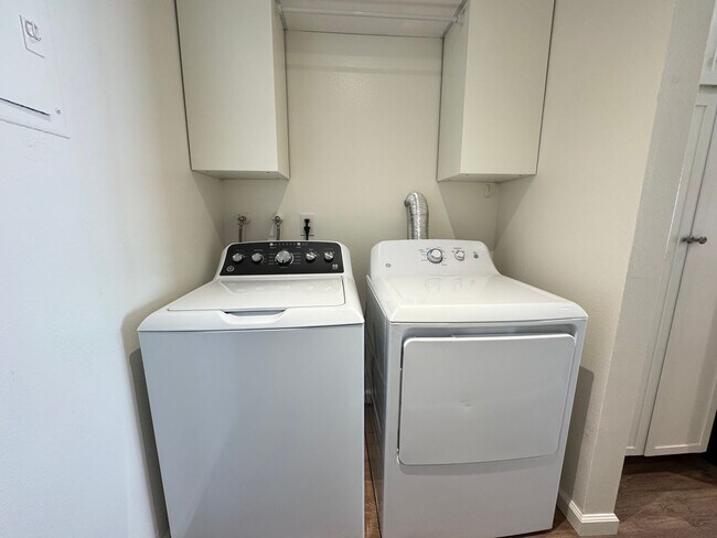 Building Photo - Beautiful & Bright 2Bd/1.5Ba Condo in Mission Viejo w/AC & Garage!