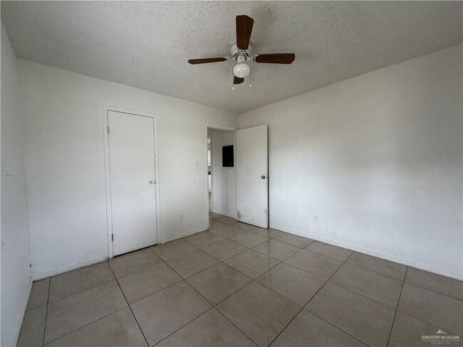 Building Photo - 25 S Raul Longoria Rd