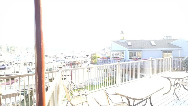 Building Photo - 8 br, 5 bath Condo - 2225 S Shore Dr Harbo...