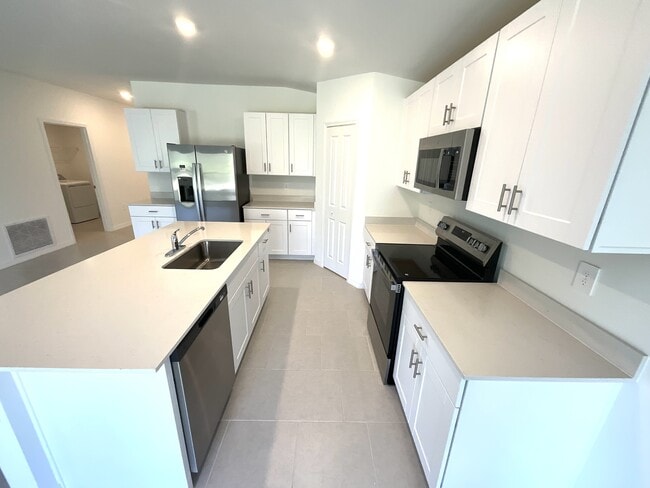 Building Photo - 11961 Savanna Lks Blvd