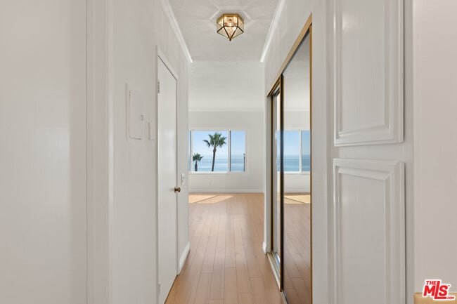 Building Photo - 26664 Seagull Way