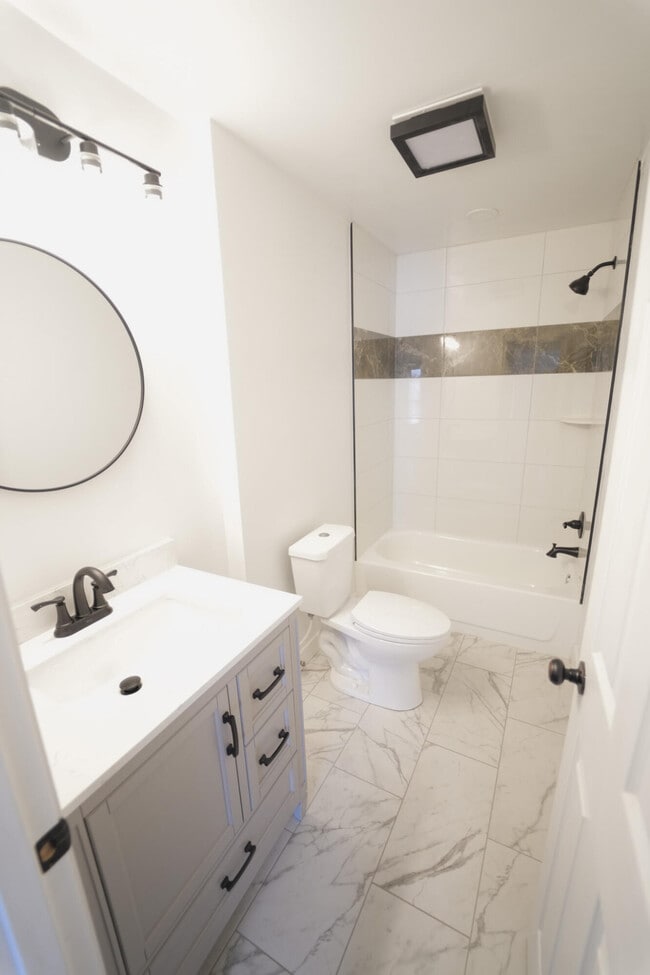 Building Photo - 1313 Summerset Dr