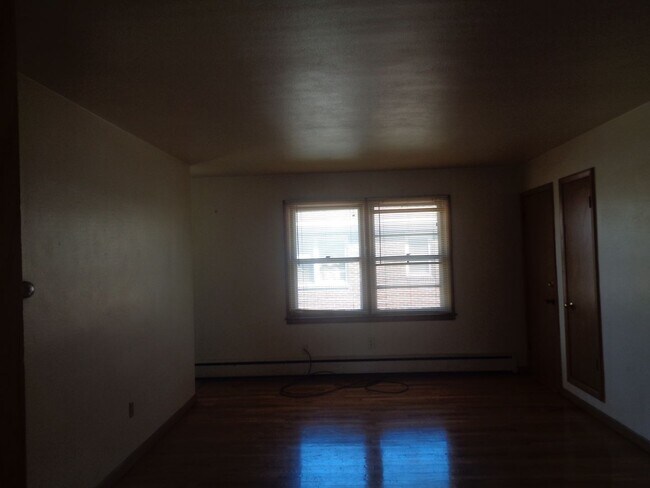 Building Photo - 1135 E Gorham St