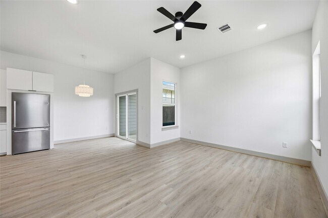 Building Photo - 7555 Calhoun Rd