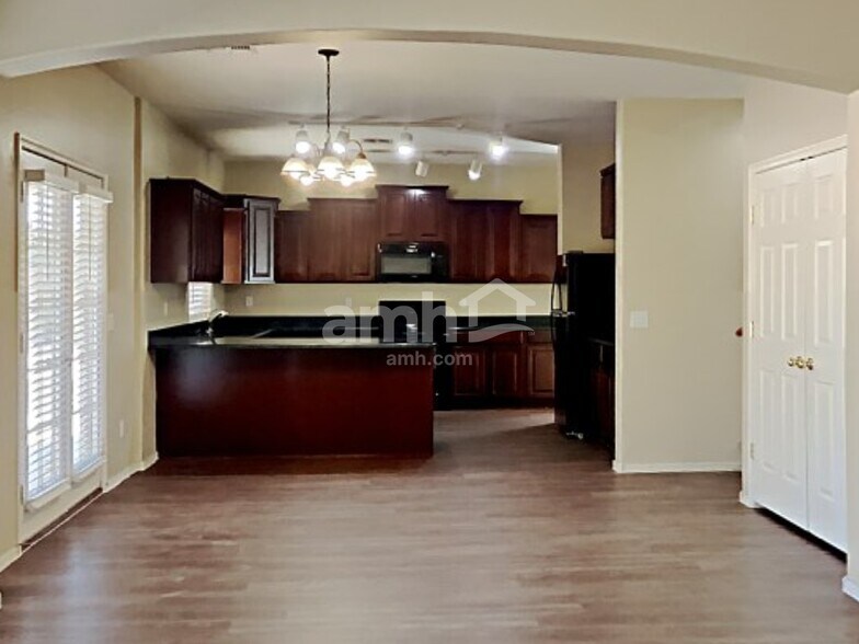 Building Photo - 1517 S 115th Dr