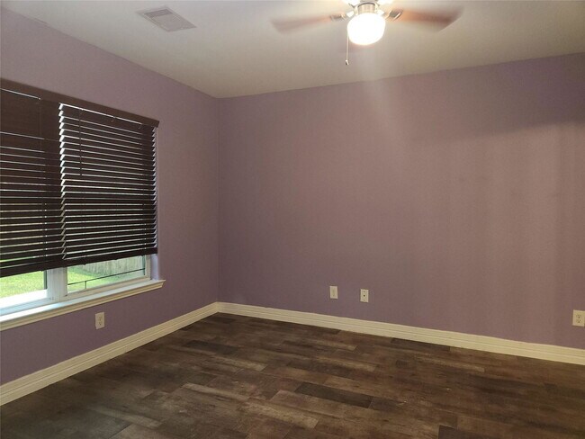 Building Photo - 303 Pine Mist Ln