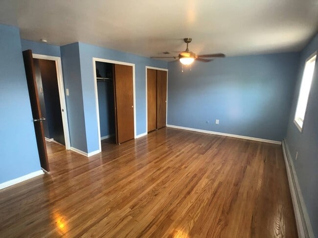 Building Photo - Newer & Modern 3 Bed., 1.5 Bath Home w/W/D...