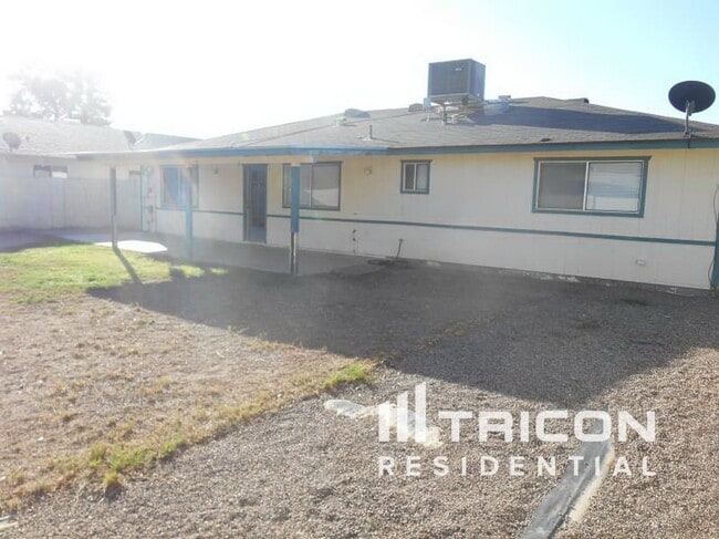 Building Photo - 712 W Gary Dr