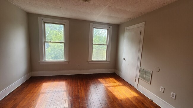 Building Photo - 114 Cedar Hill Ave