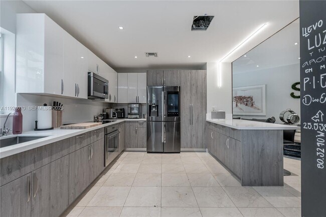 Building Photo - 18460 NE 30th Ave