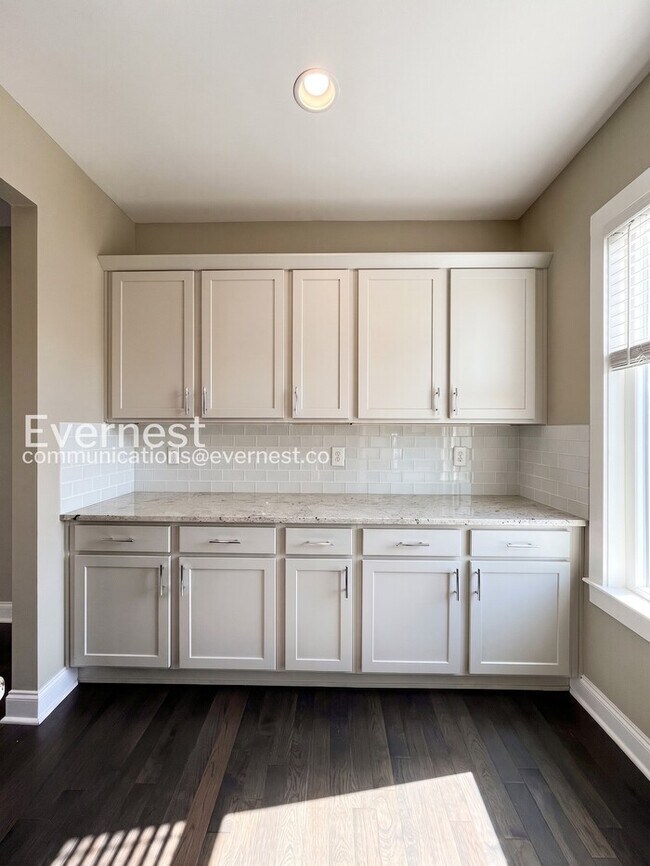 Building Photo - Spacious 3-Bed/3.5 Bath Townhome/ Available Now!