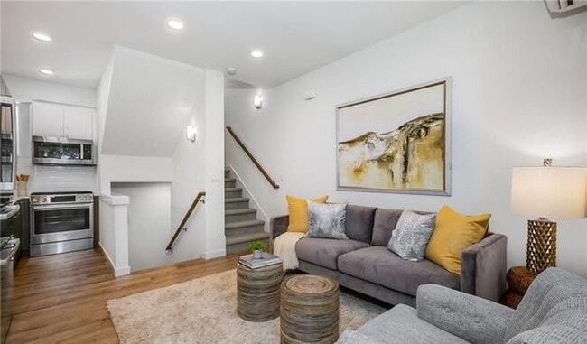 Building Photo - Magnolia Townhome