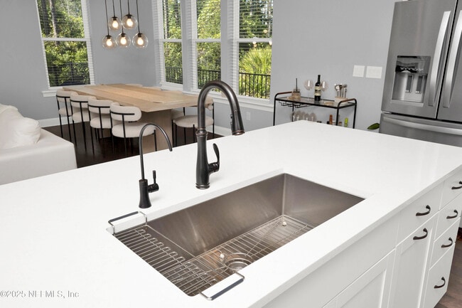 Building Photo - 176 Settler's Landing Dr