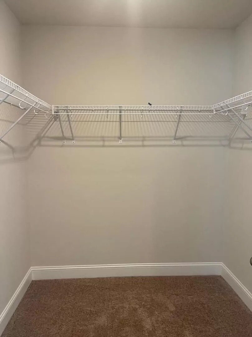 Building Photo - Room in Townhome on Thalweg Dr