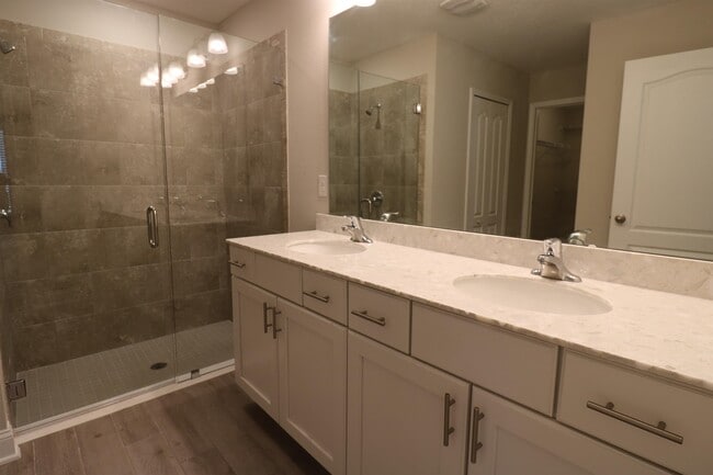 Building Photo - 42 Huesca Ct