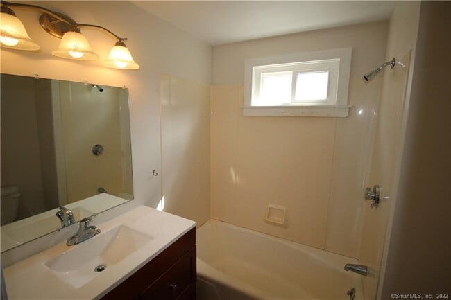 Building Photo - 151 Quaker Ln S