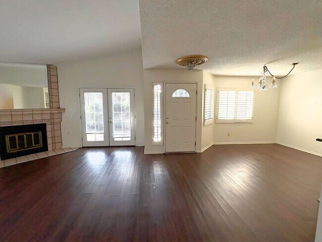 Building Photo - 3 Bedroom Rancho Cucamonga Condo