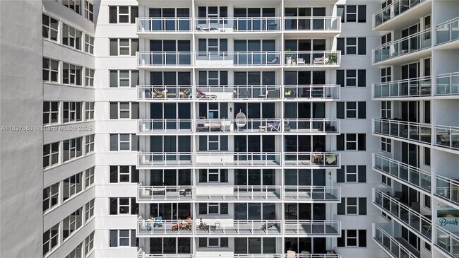 Building Photo - 2030 S Ocean Dr