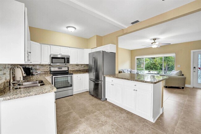 Building Photo - 1524 NE 15th Ave