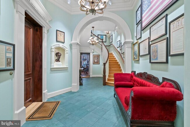 Building Photo - 4 Logan Cir NW