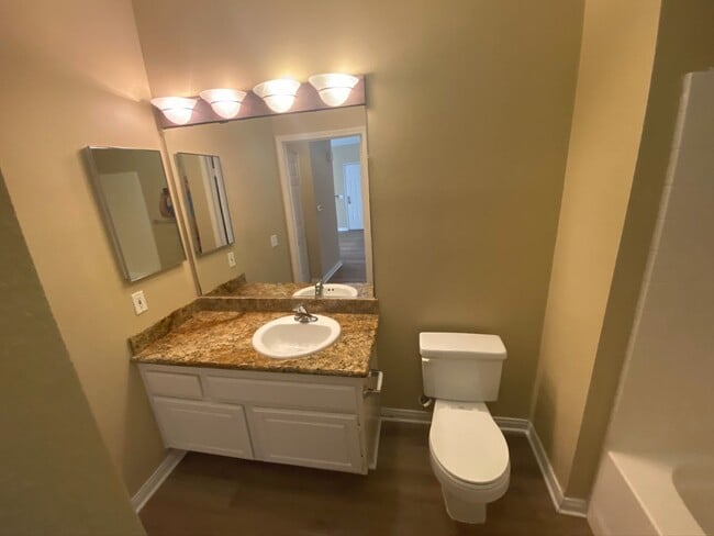 Building Photo - r0299