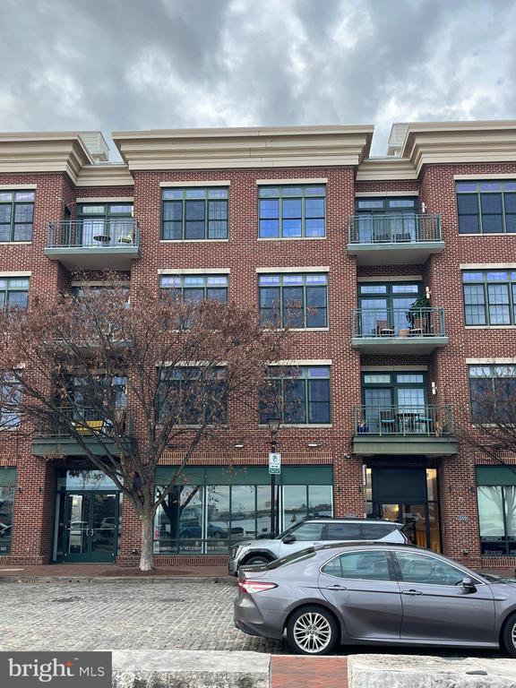 Building Photo - 1500 Thames St