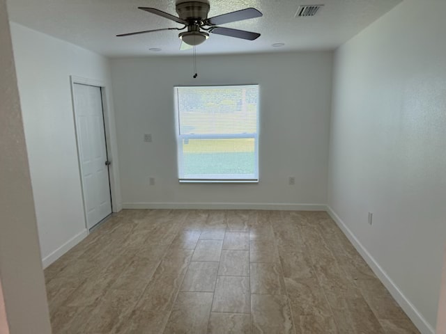 Building Photo - 320 E Oak St