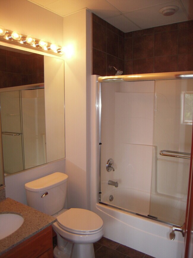 Building Photo - 16649 Oak Park Ave