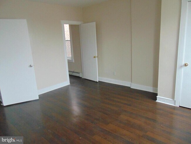 Building Photo - 712 S 5th St