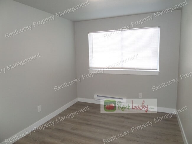 Building Photo - Fully Remodeled & GORGEOUS 2-Bedroom Unit ...