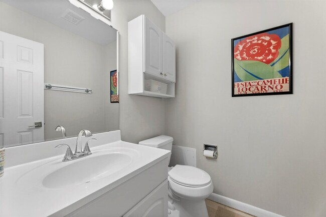 Building Photo - 500 Oak Ave