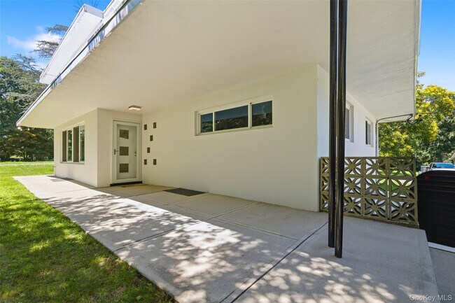 Building Photo - 58 Carolyn Rd E