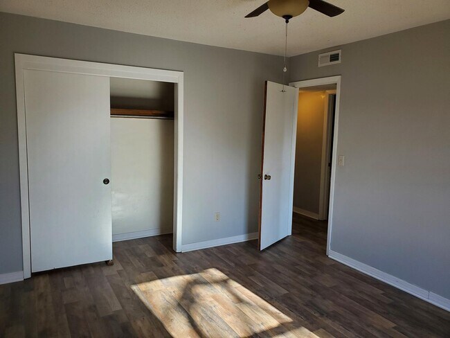 Building Photo - 1441 N. Smith Ct #4