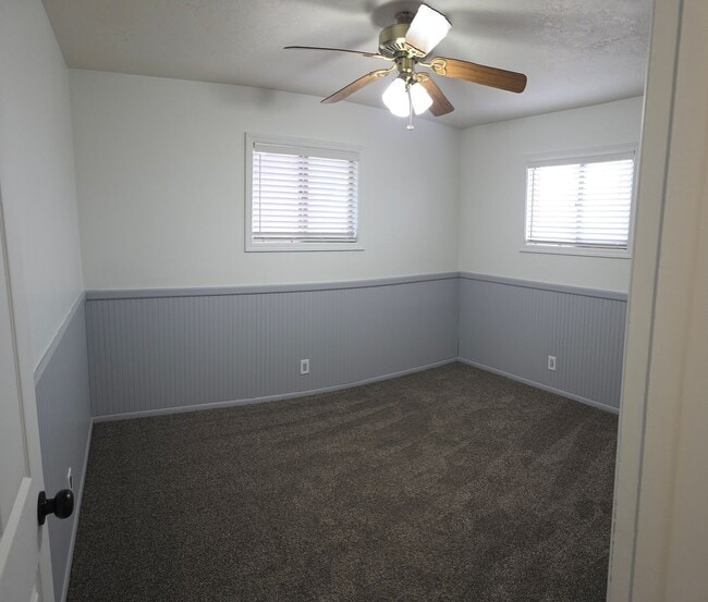 Building Photo - LEASE TAKEOVER: 3 bed, 2 bath Single Family home out by Hibbard