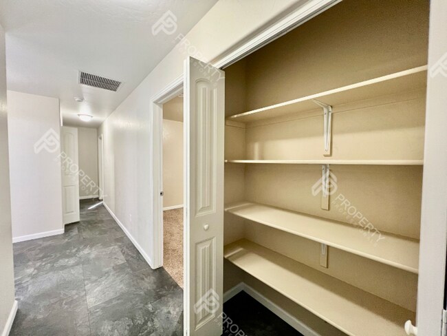 Building Photo - 358 Grullo Ln
