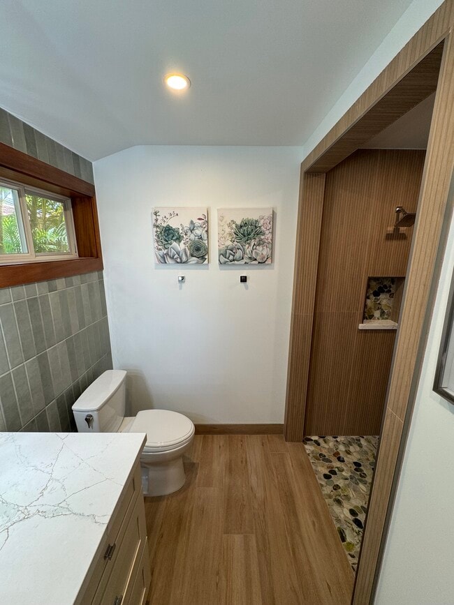 Building Photo - 215 Kamakoi Loop