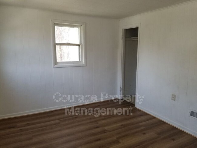 Building Photo - 109 Chestnut St