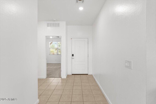 Building Photo - 14074 W Valentine St
