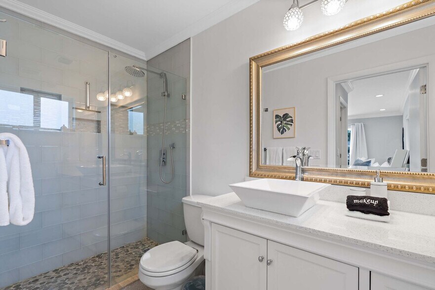 Building Photo - 2001 NW 36th St