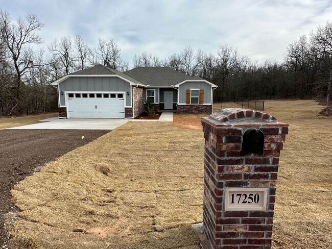 Building Photo - Beautiful 3 bedroom, 2 bathroom on 1.46 ac...