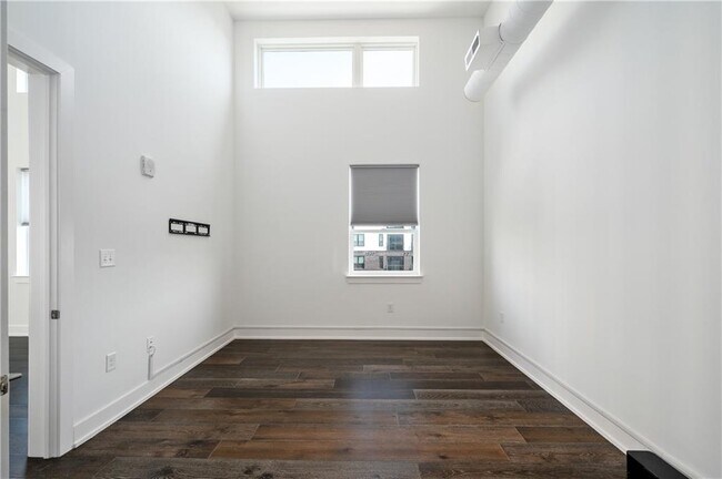 Building Photo - 775 Juniper St NE