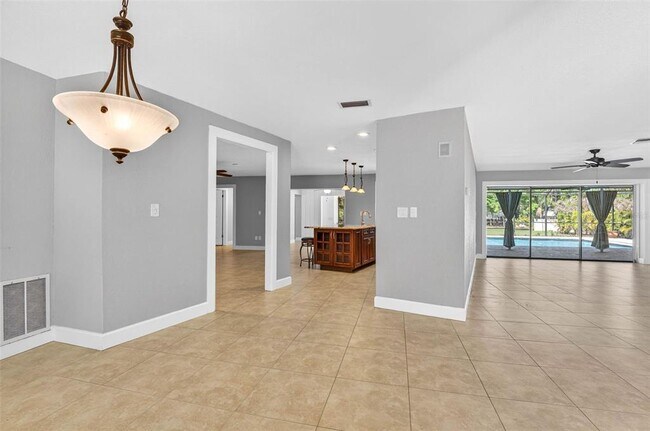 Building Photo - 2111 Paddock Cir