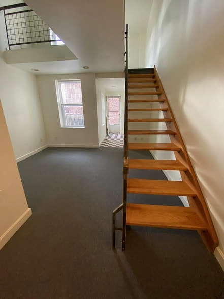 Building Photo - 702 N 2nd St