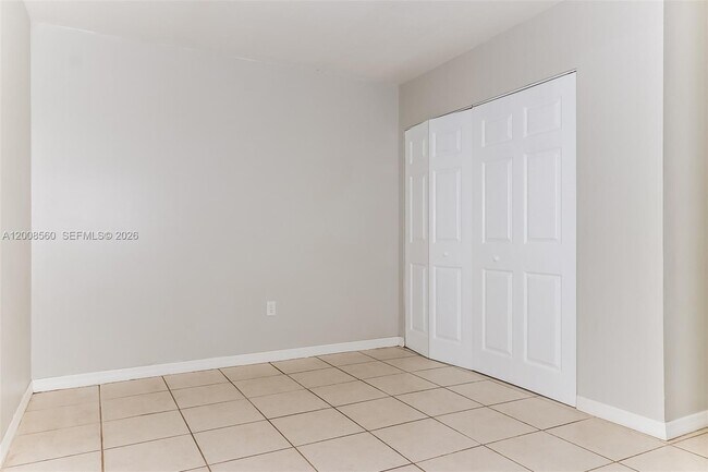 Building Photo - 438 SE Streamlet Ave