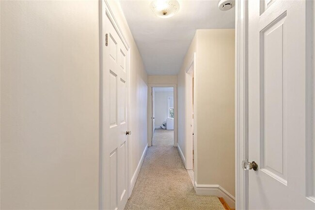 Building Photo - 6 Chase Ln