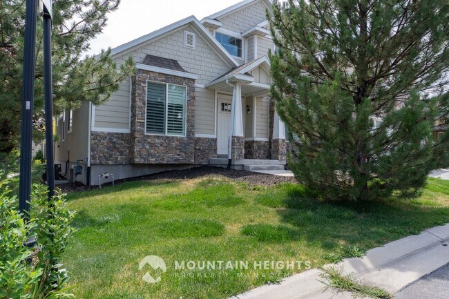 Building Photo - 3953 Sand Lake Dr