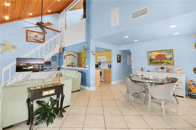 Building Photo - 324 Golfview Cir