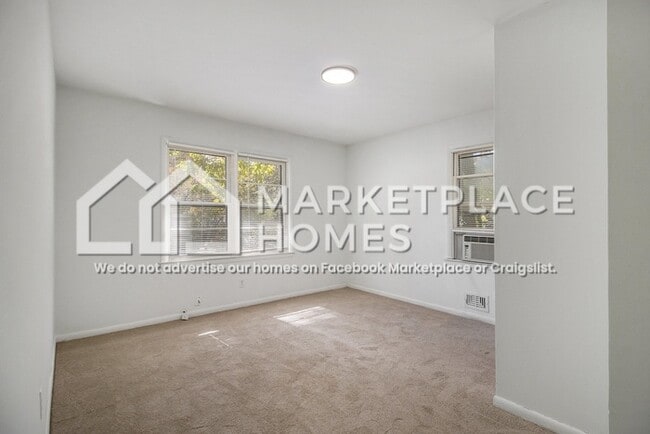 Building Photo - 2542 Melinda Dr NE