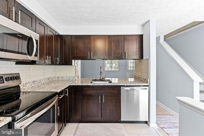 Building Photo - 8094 Grandview Ct